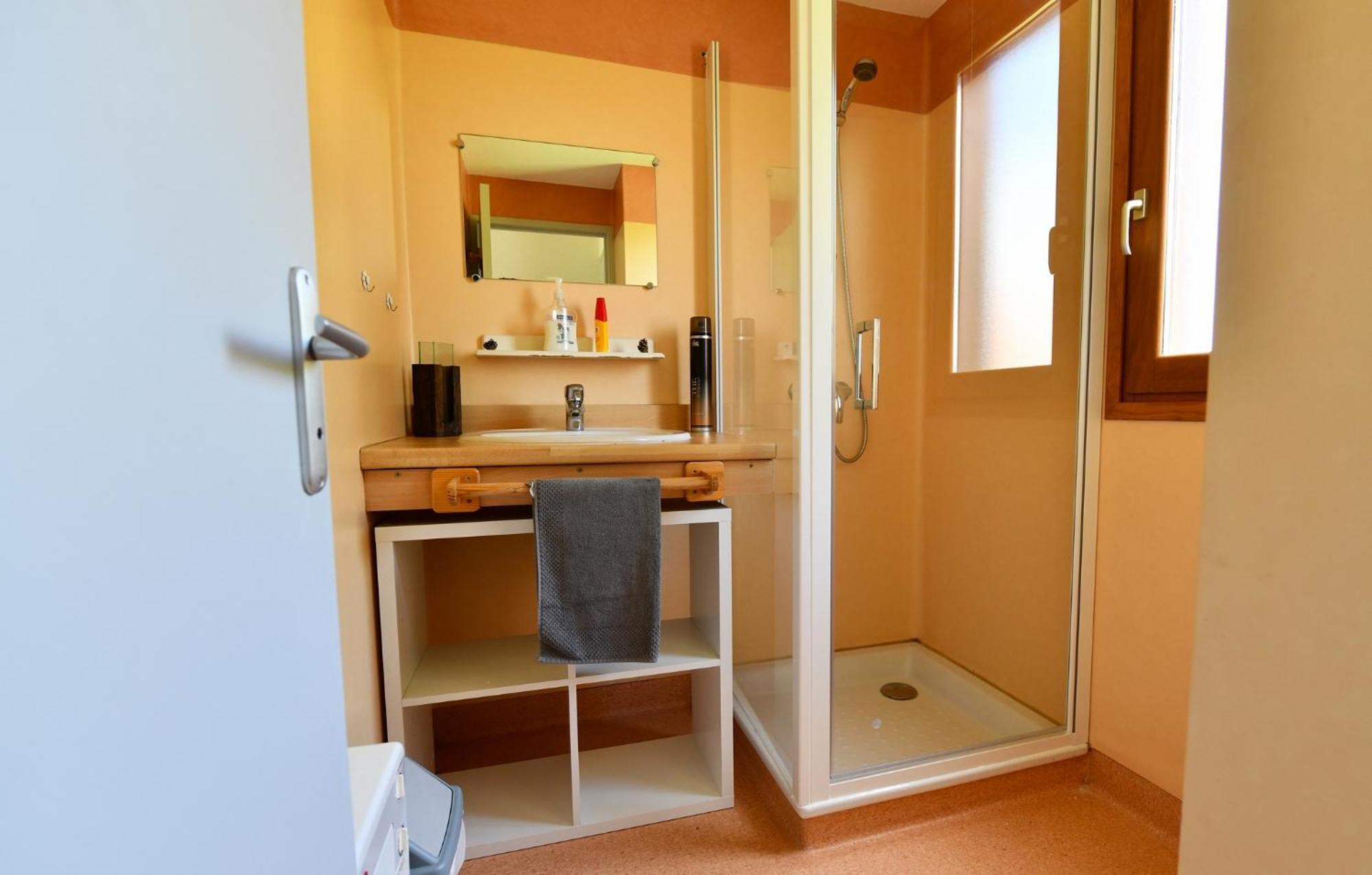 L'Oree Du Pichier Boisset  Bilik gambar